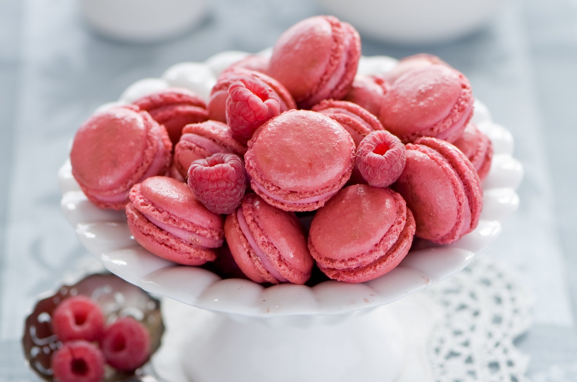 macaron macaroon cookies pink raspberry berries dessert sweet anna verdina