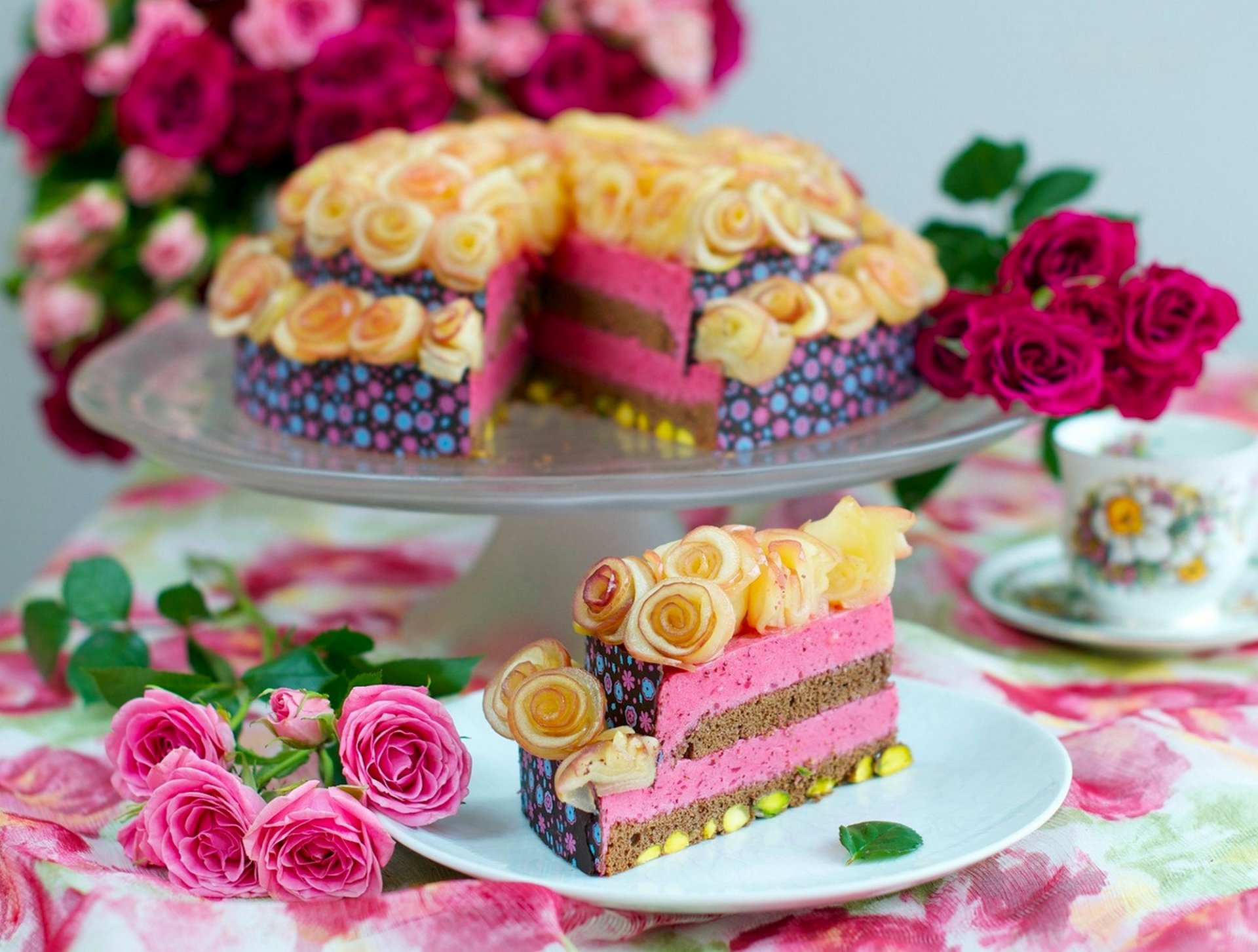 dessert gâteau gâteau nourriture crème tasse thé café fleurs roses nourriture rose