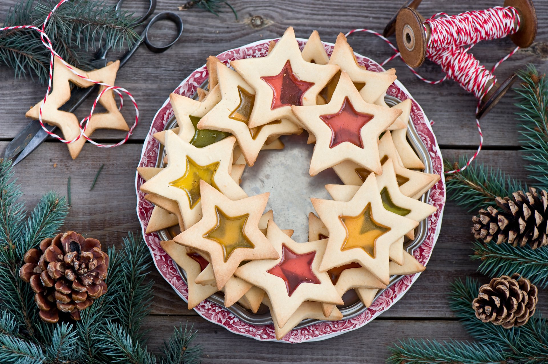 kekse sterne backen dessert essen faden zweige tanne zapfen winter feiertage neujahr weihnachten anna verdina