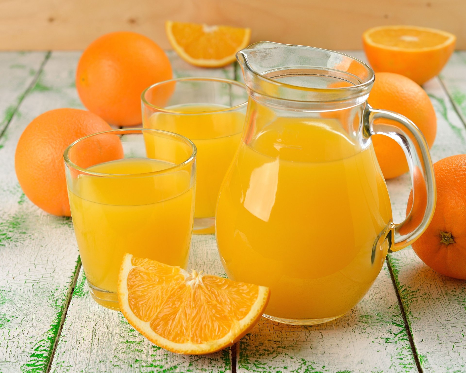 jugo de naranja naranjas jarra vasos bebida