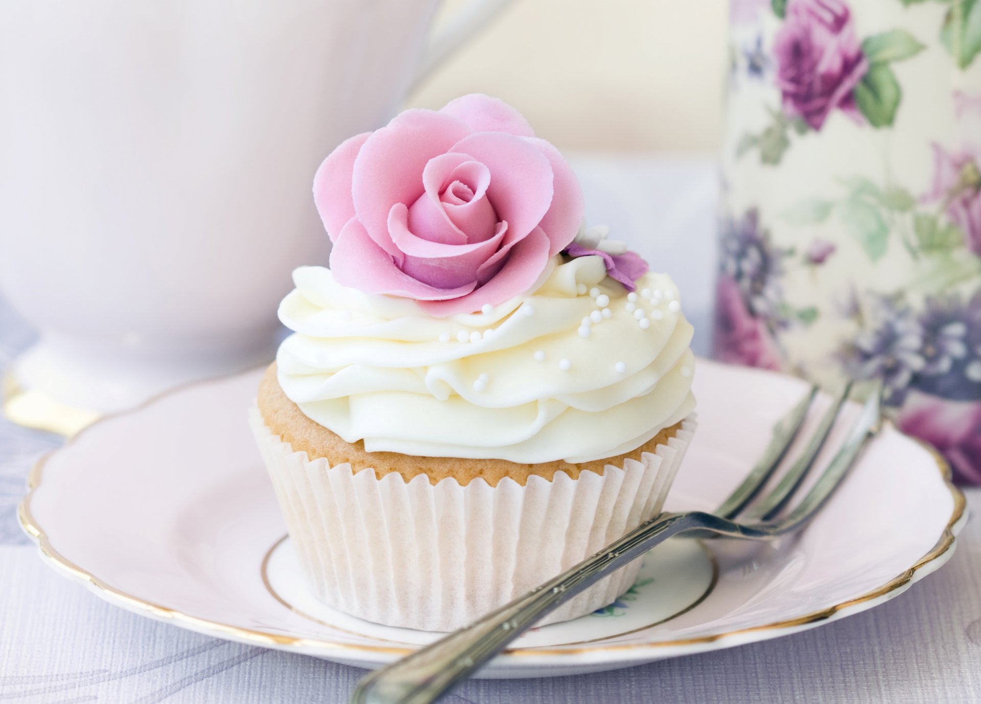 gâteau cupcake crème blanc fleur rose alimentaire dessert doux bonbons vaisselle