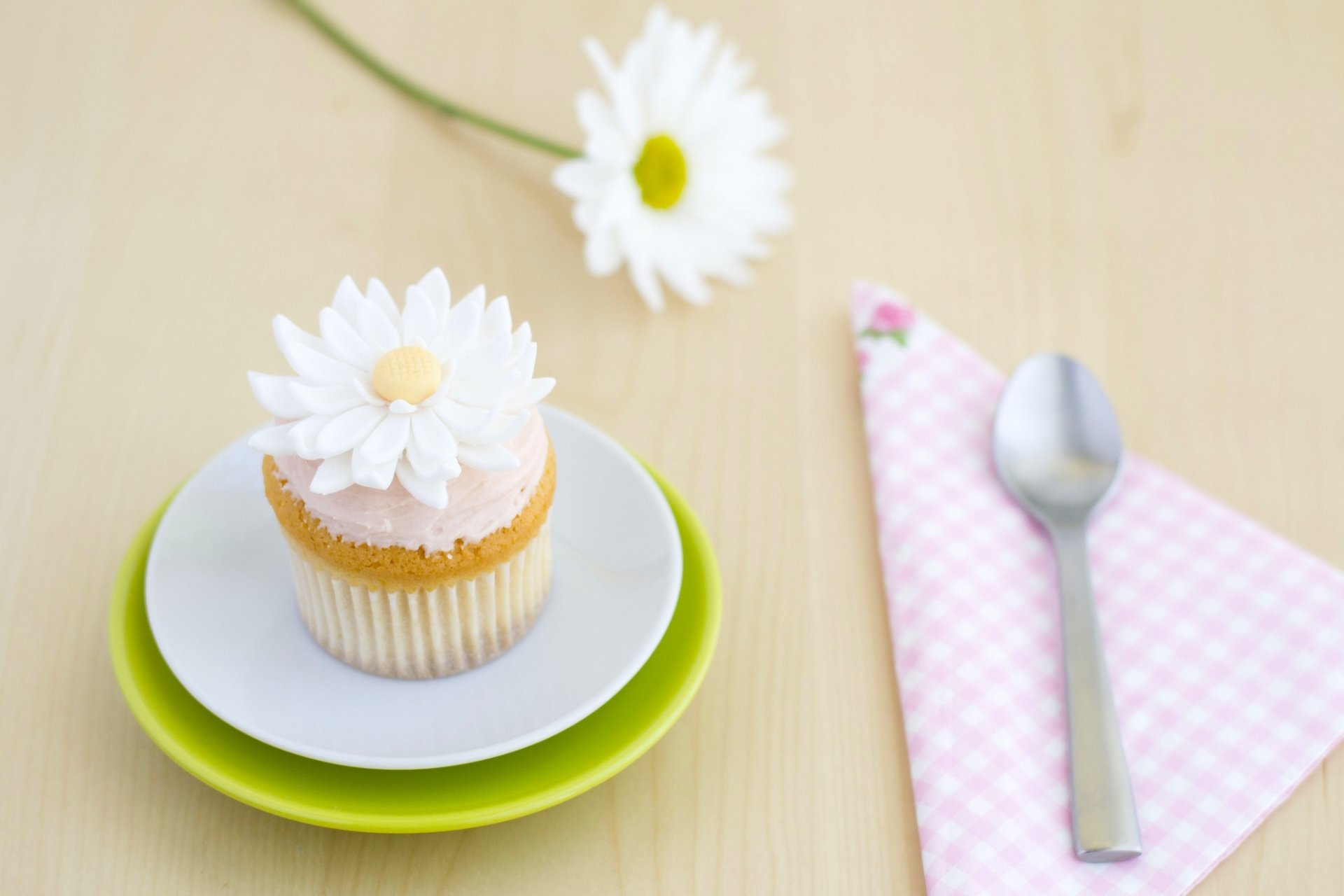 magdalena crema decoración flor margarita hornear postre dulce cuchara