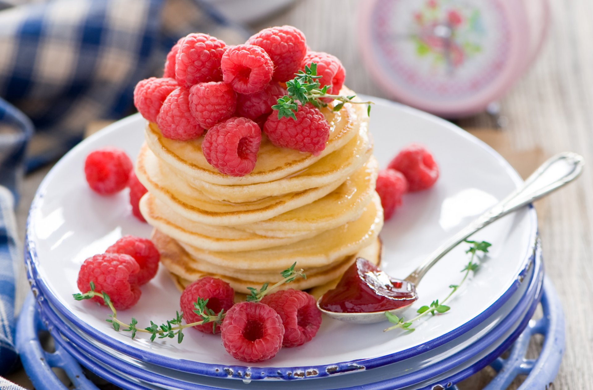 lebensmittel pfannkuchen obst pfannkuchen himbeeren dessert lebensmittel himbeeren