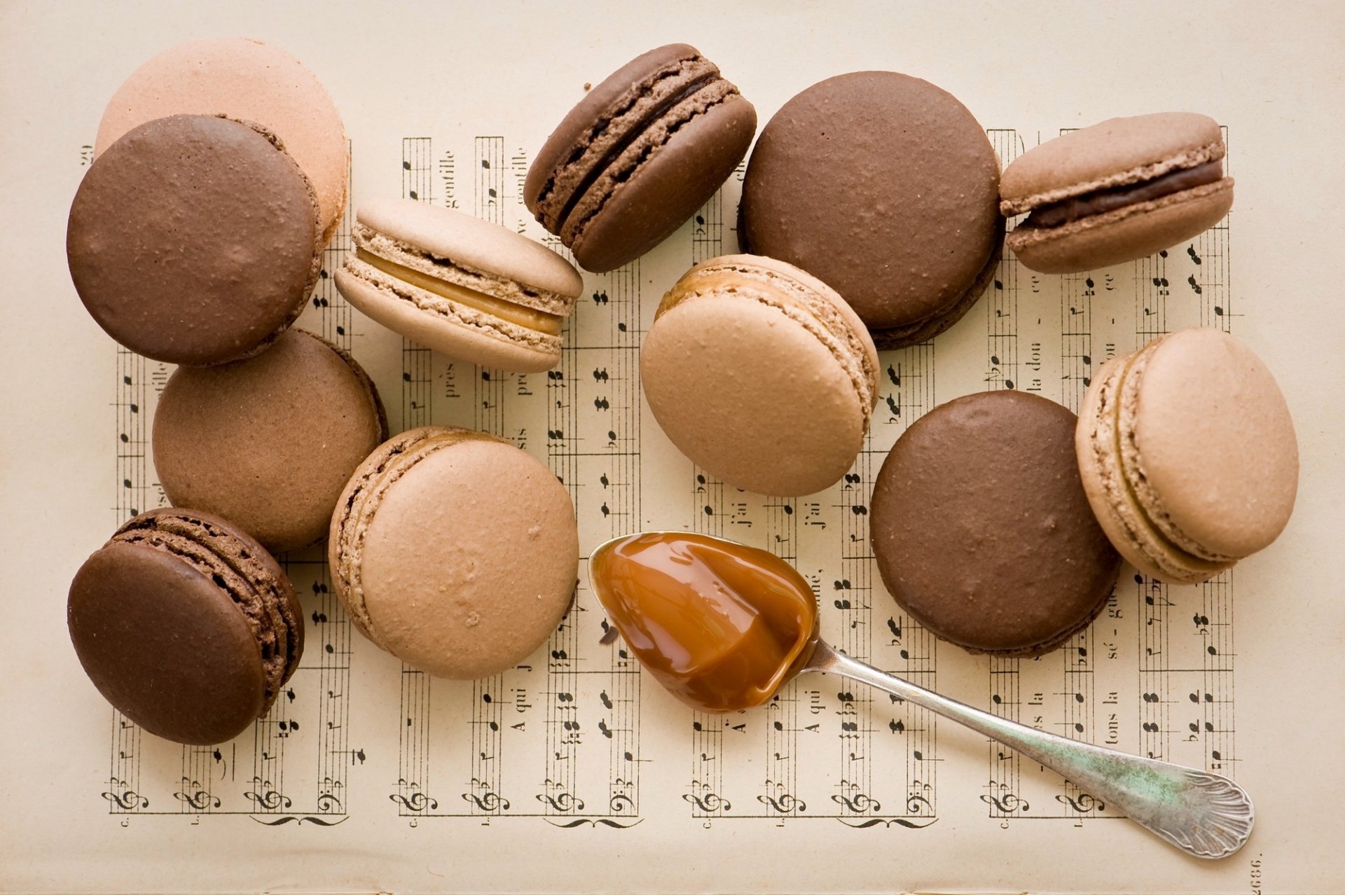 cookies dessert macaron macaroon chocolate spoon caramel notebook notes anna verdina