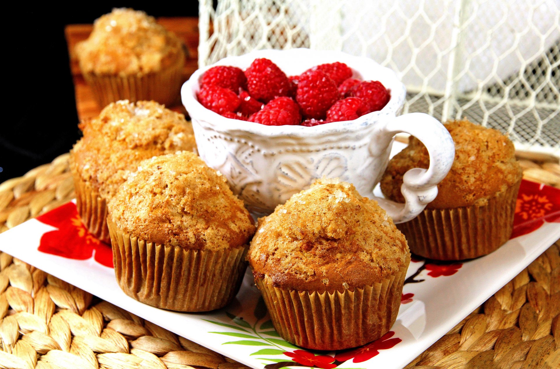 essen süß cupcake muffins himbeere beere tasse hintergrund tapete widescreen vollbild widescreen widescreen