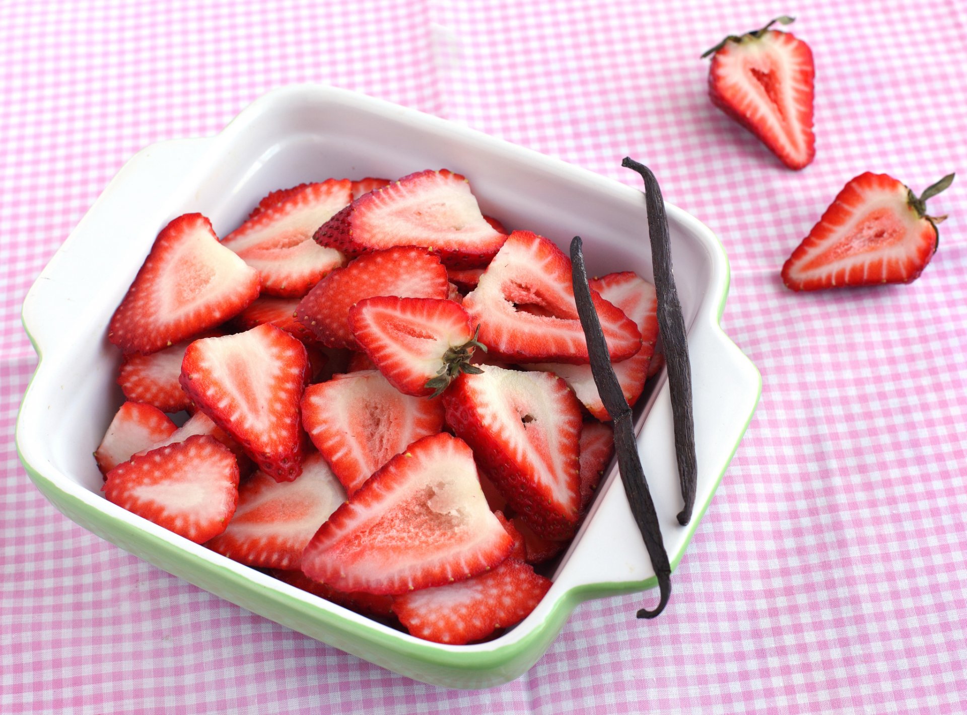 fraise assiette baies rouges vanille