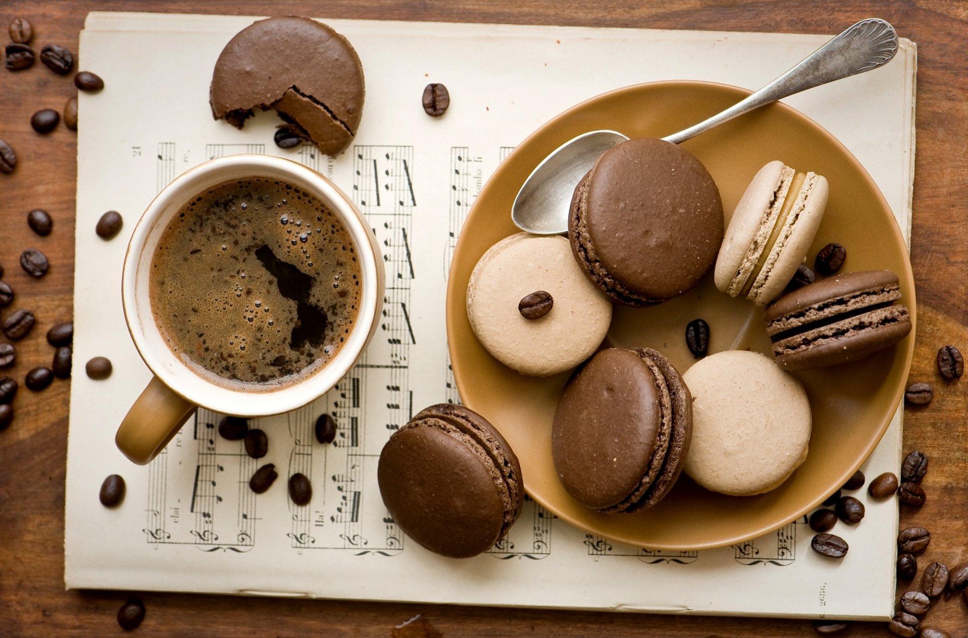 café taza granos galletas macaron macaron chocolate plato cuchara cuaderno notas anna verdina