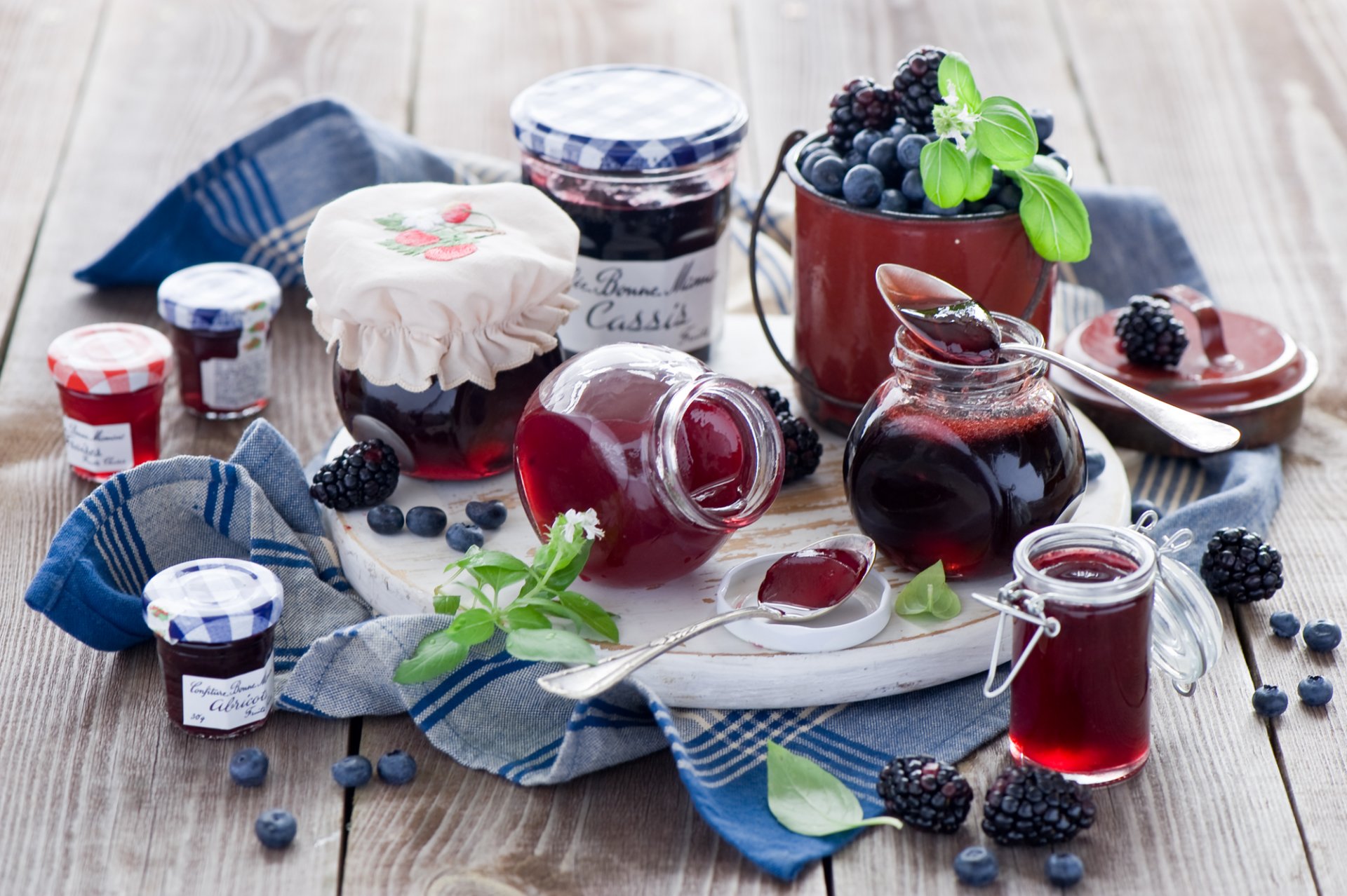 confiture confiture baies bleuets mûres pots pots cuillères anna verdina