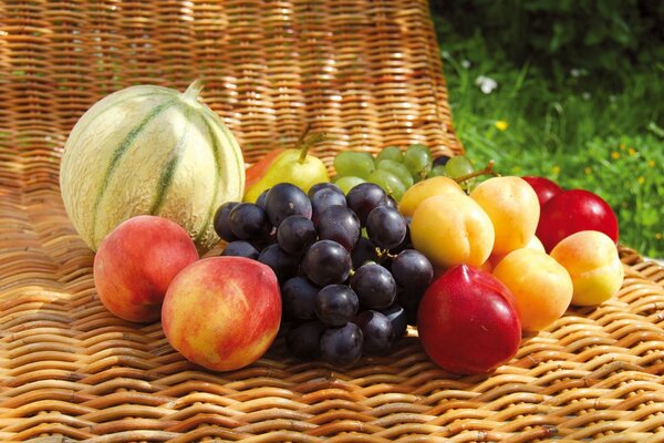 Été ensoleillé. Fruits juteux