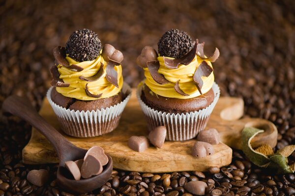 Caffè profumato e cupcakes al caffè