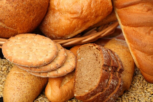 Pâtisseries fraîches dans un panier