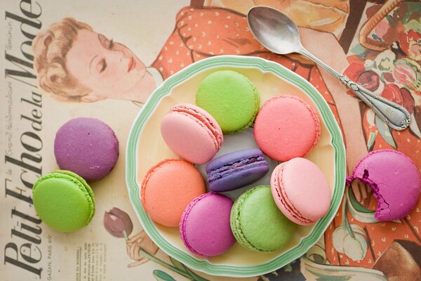 Biscotti macaron colorati. Misto