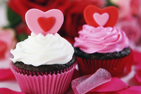 Dessert sucré pour les amoureux. Coeur comestible