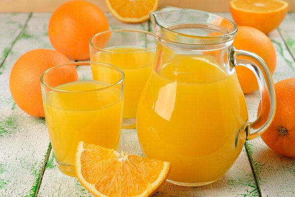 Jus d orange dans un pichet transparent