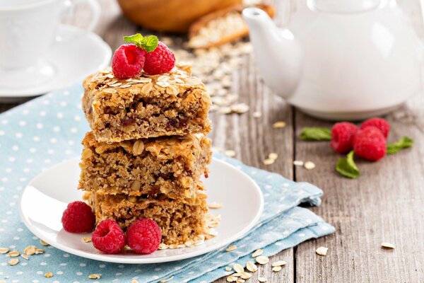 Postre saludable bajo en calorías con frambuesas