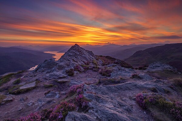 Landschaft der bergigen Natur in Schottland