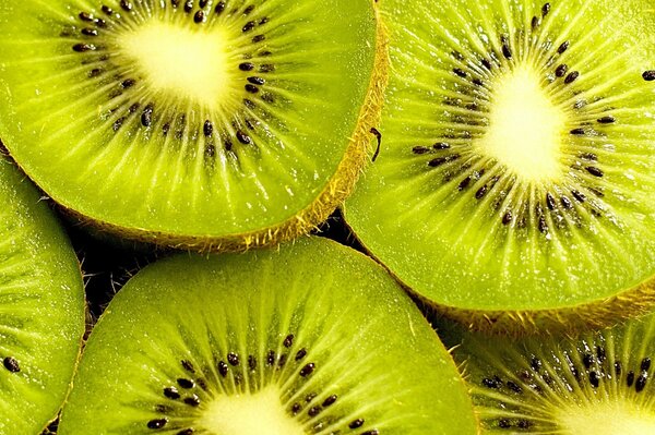 Full-screen kiwi halves wallpaper