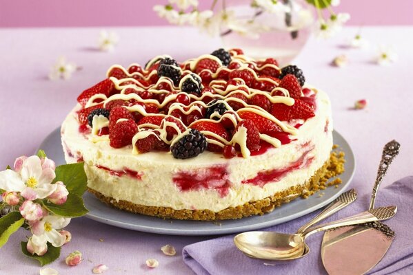 Tender cheesecake with raspberries and blackberries