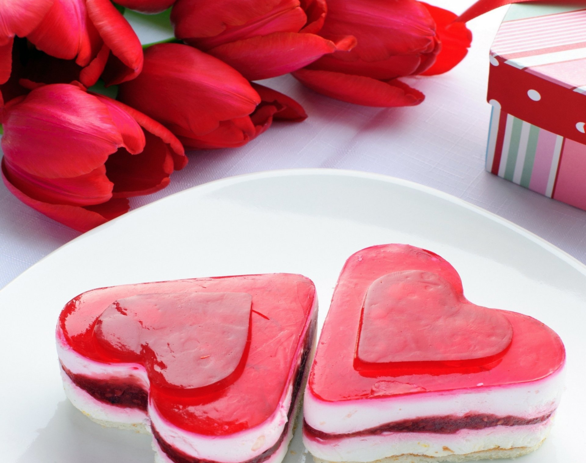 essen süß dessert kuchen kuchen rot herz geschenk blumen rosen rot hintergrund tapete