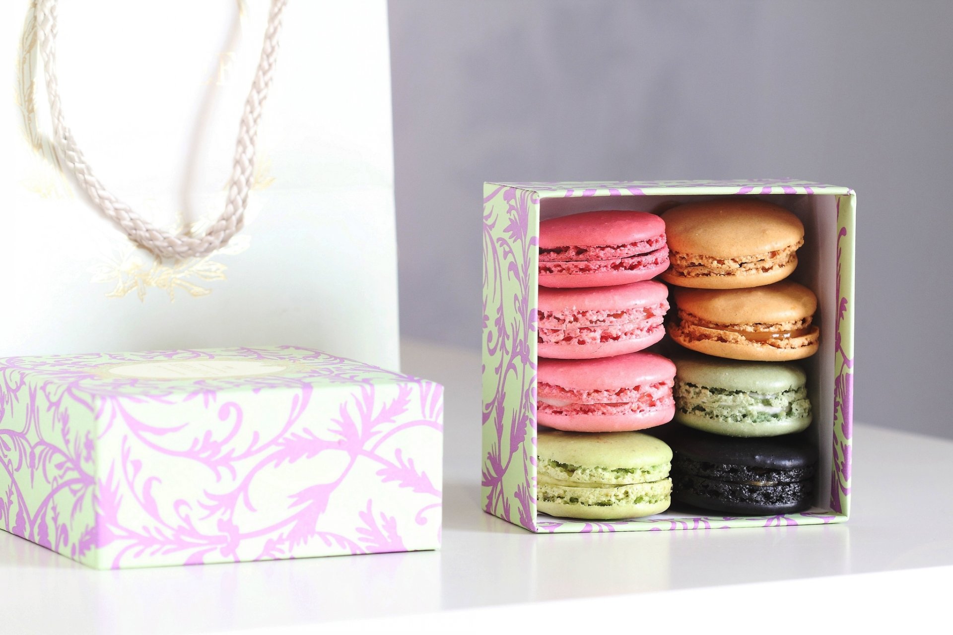 macaron cookies dessert sweets box present