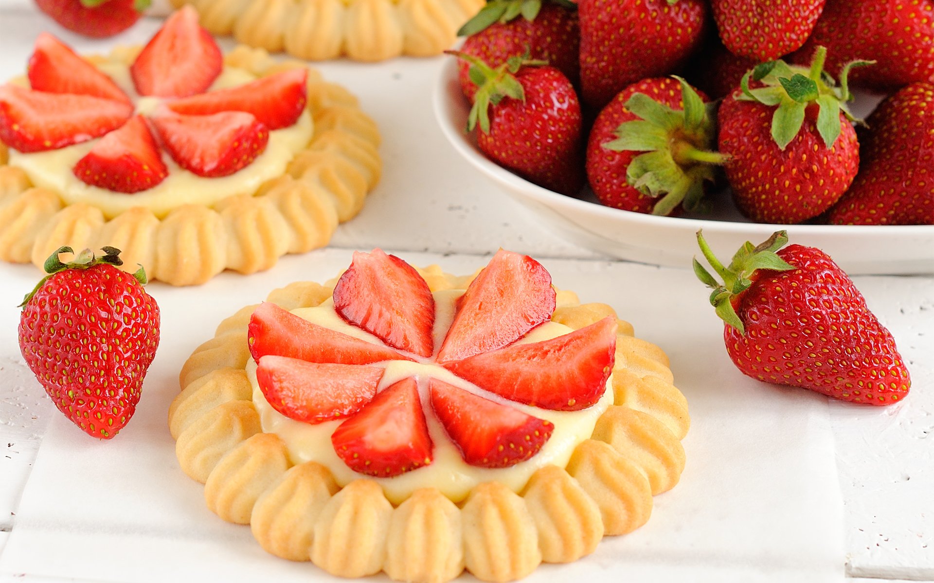 kuchen erdbeeren törtchen creme