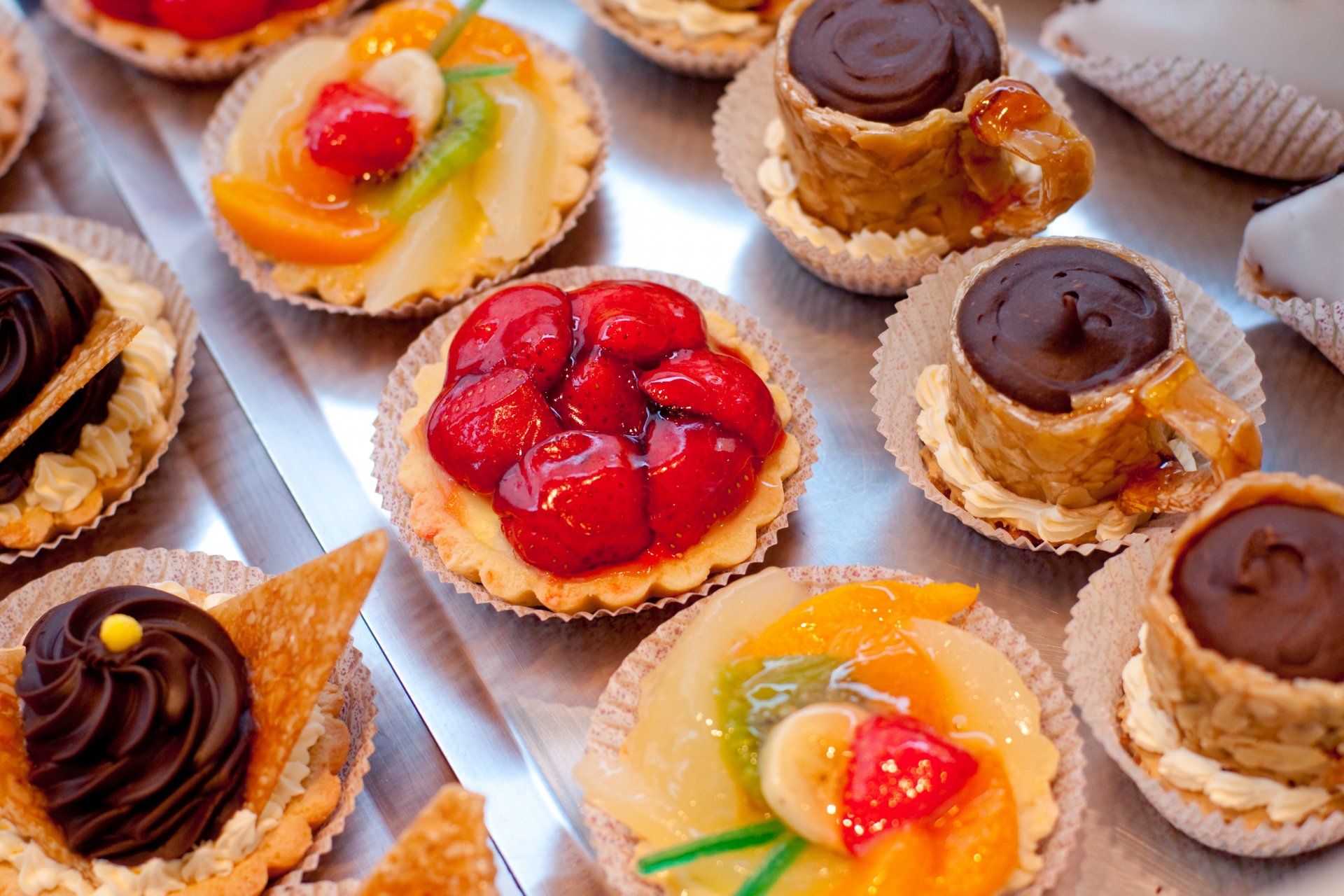 dessert gâteaux paniers chocolat glaçage fruits baies fraises bonbons