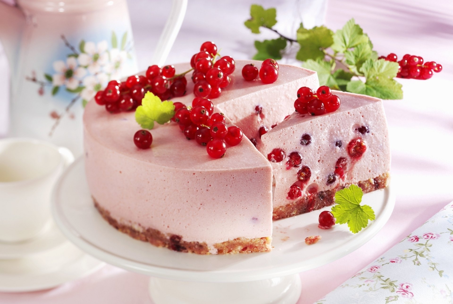 dessert cake cake sweet cup currant food food cheesecake cream black currant