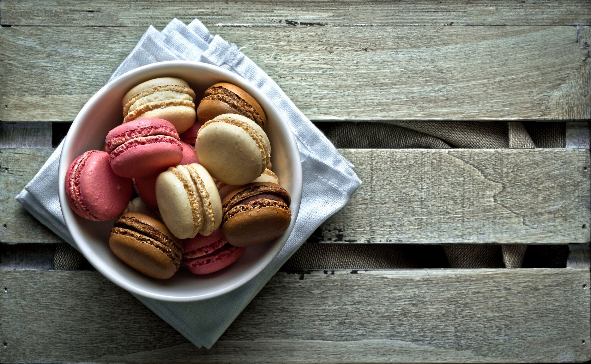 macaron sweet cookies dessert table dish