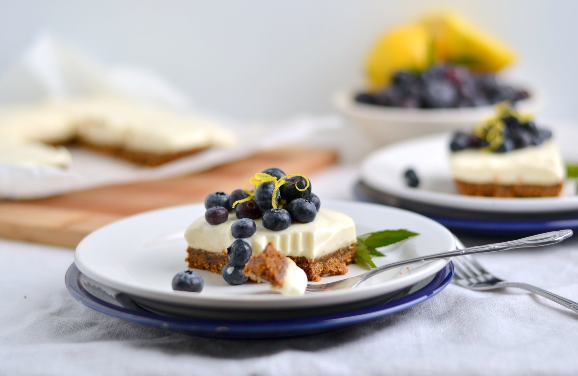 dessert gâteau brownie doux fruits bleuets alimentaire crème canneberges nourriture gâteau au fromage