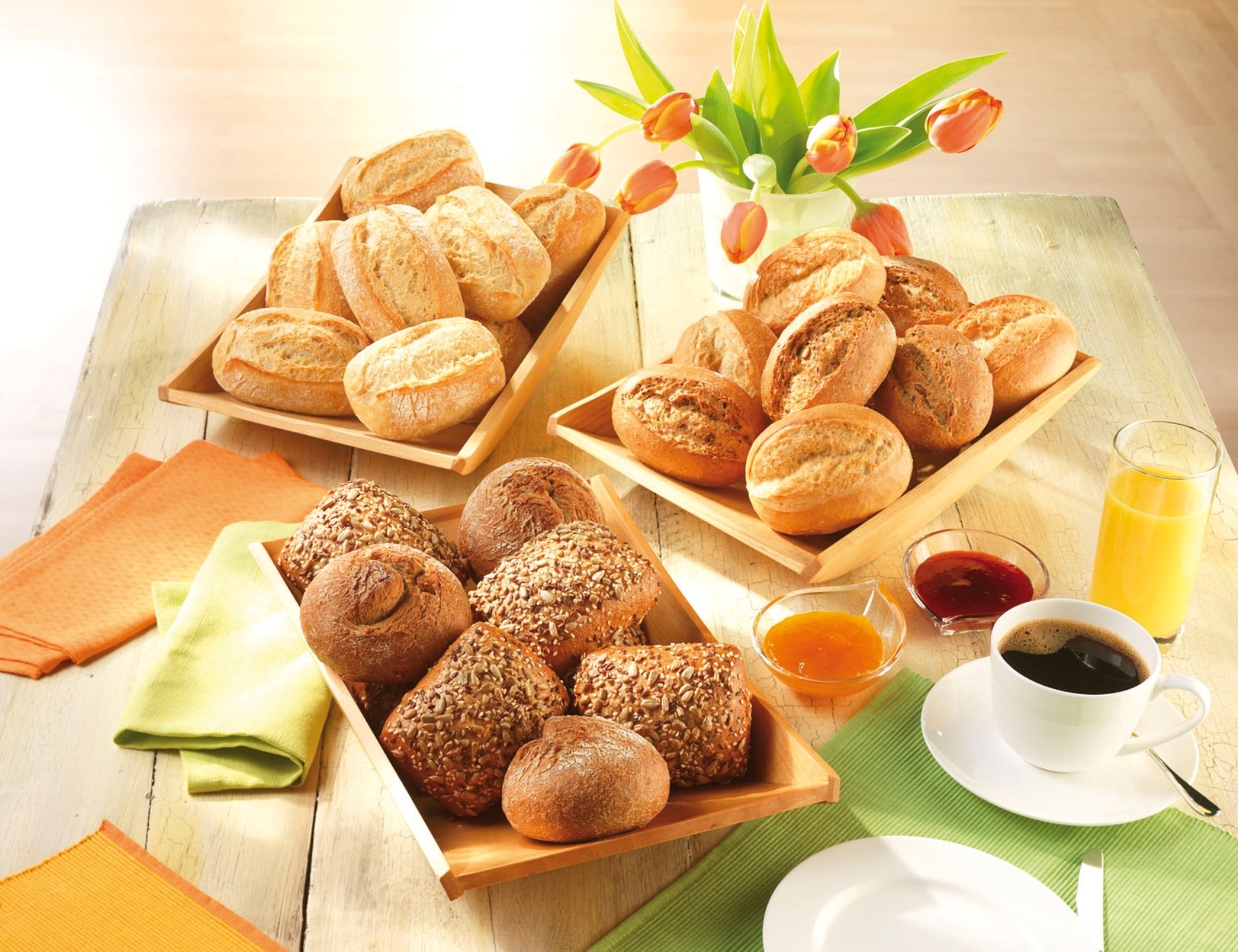 breakfast food coffee buns baking jam juice wipes cup saucer spoon dish tyulbpany vase seeds sesame