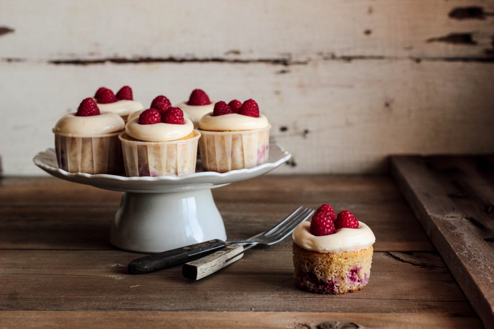 muffins pâtisseries framboises baies crème dessert sucré