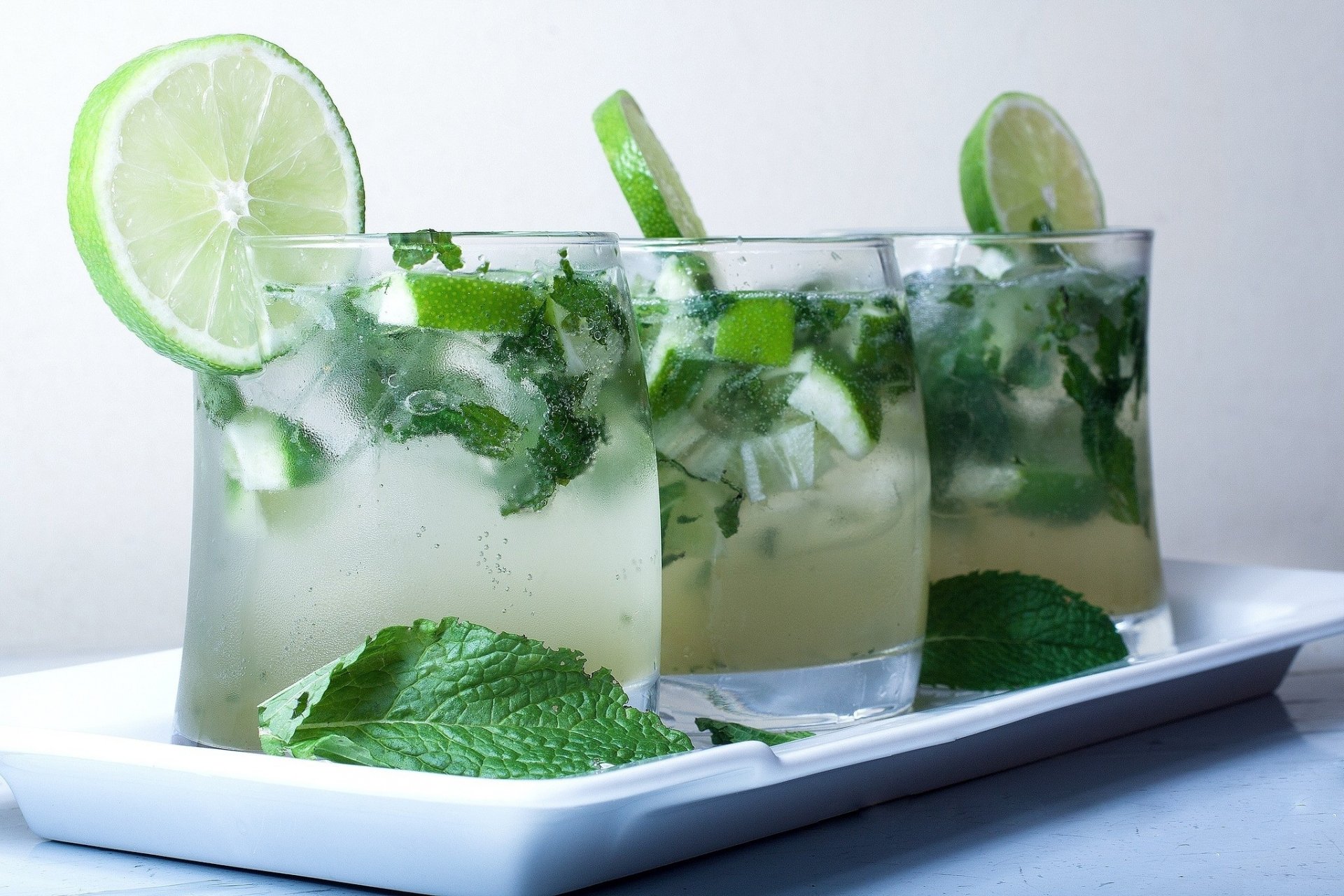 limette cocktail mojito trinken kalt eis minze