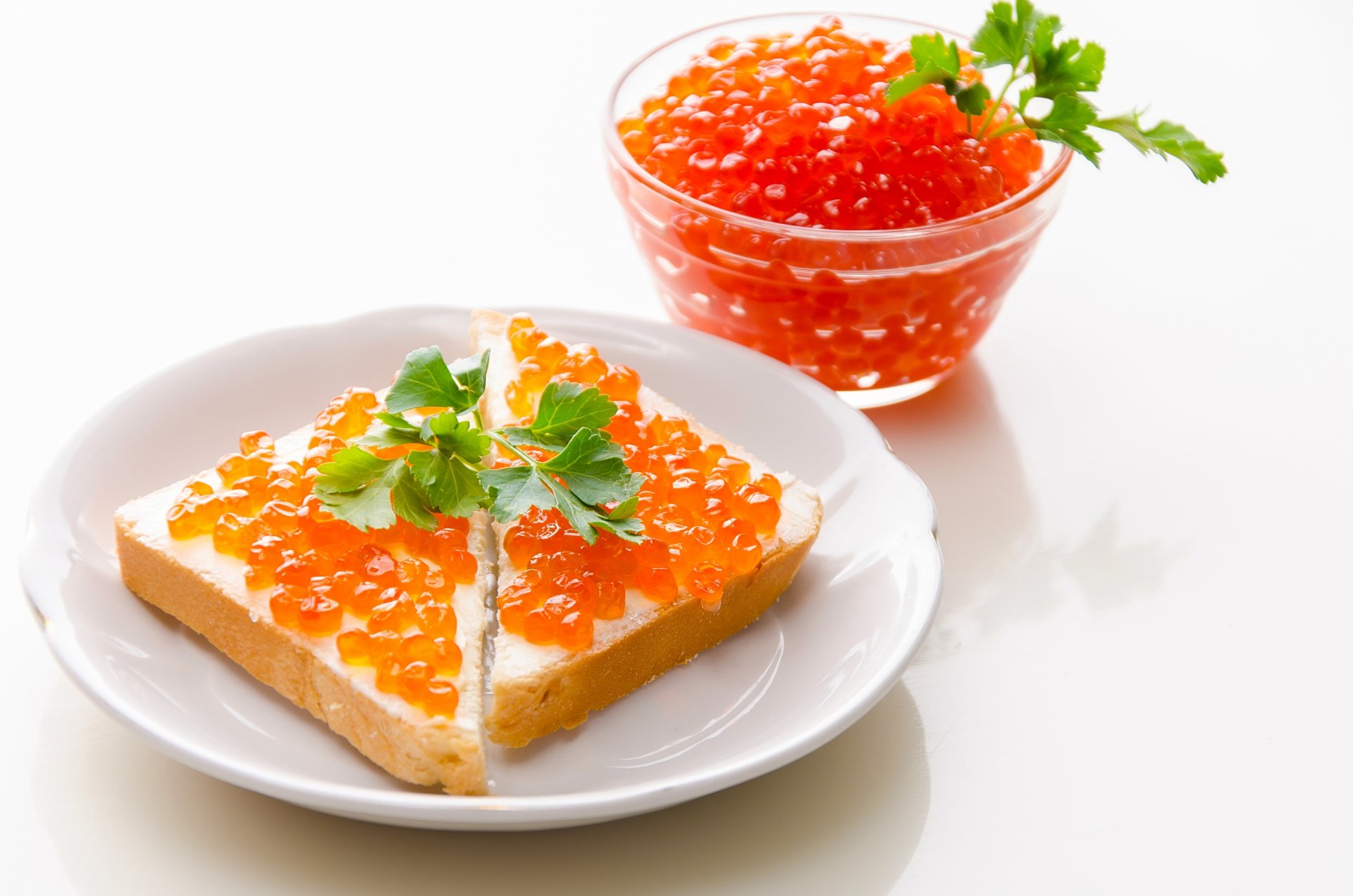 caviar rouge sandwich pain toast repas