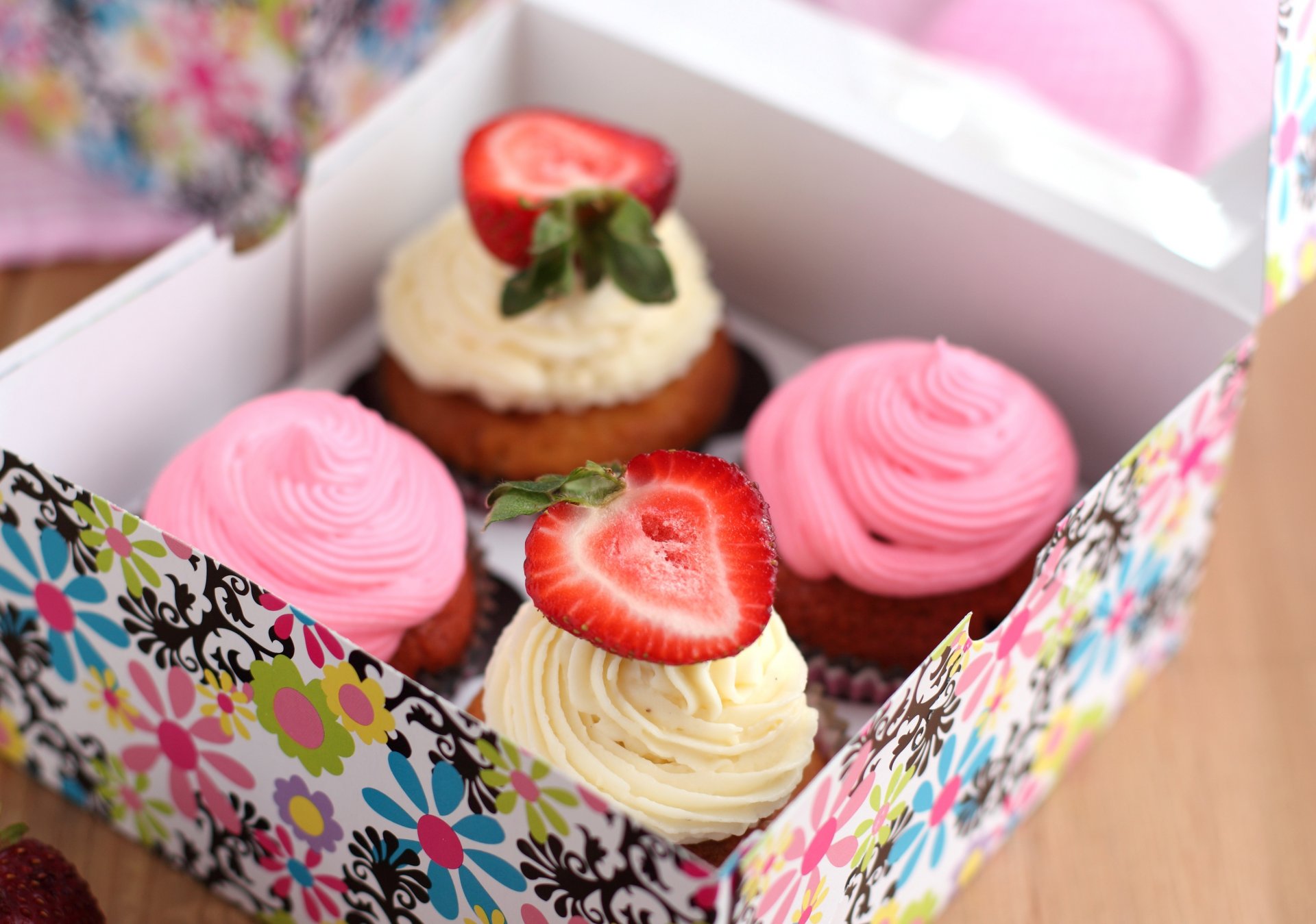 cupcakes cream white pink berries strawberry sweet baking dessert box