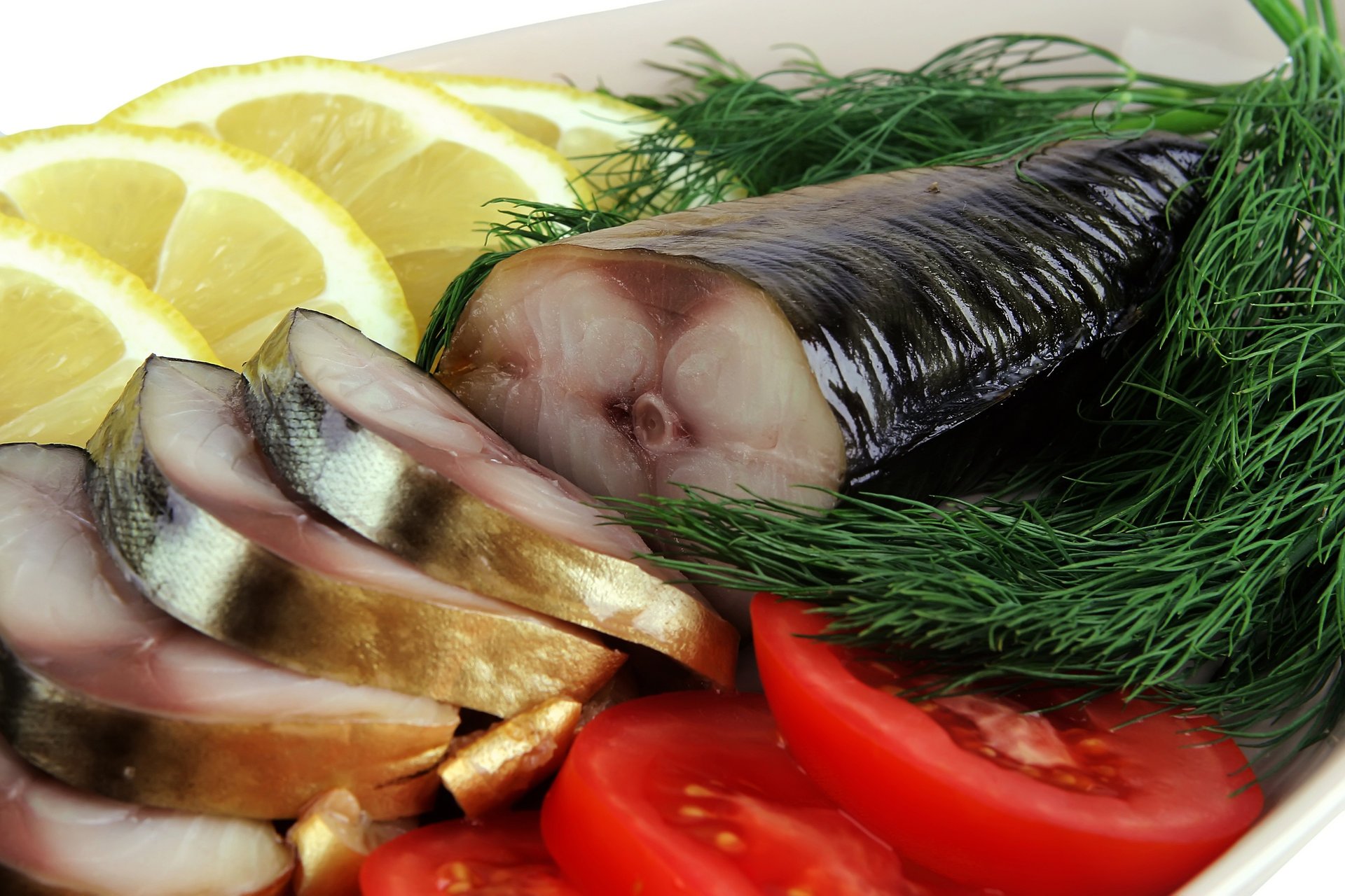 tomato slices fish mackerel dill lemon