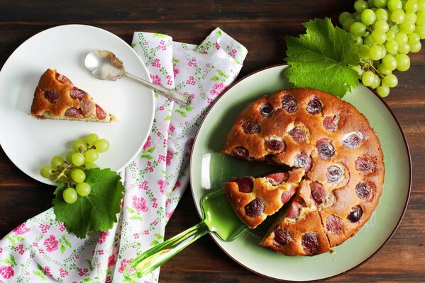 Pastel de mantequilla con uvas