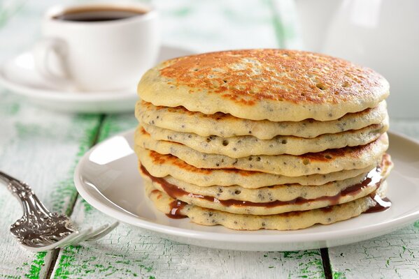 Pancakes und Kaffee zum Frühstück