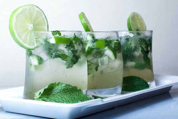 Mojito with lime, mint and ice