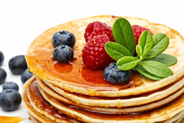 Pancakes with blueberries, raspberries and honey