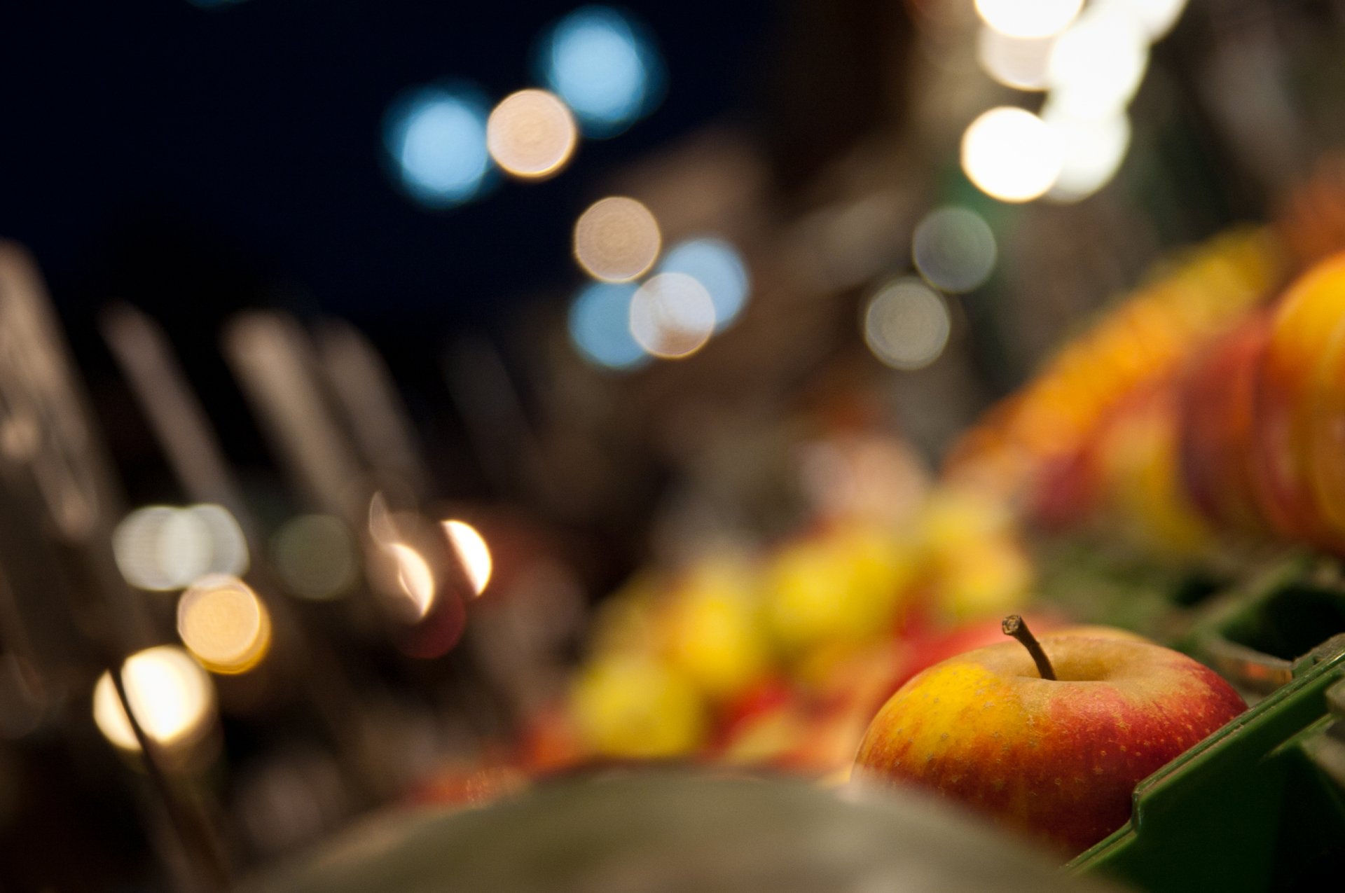 apple food fruit basket reflections bokeh