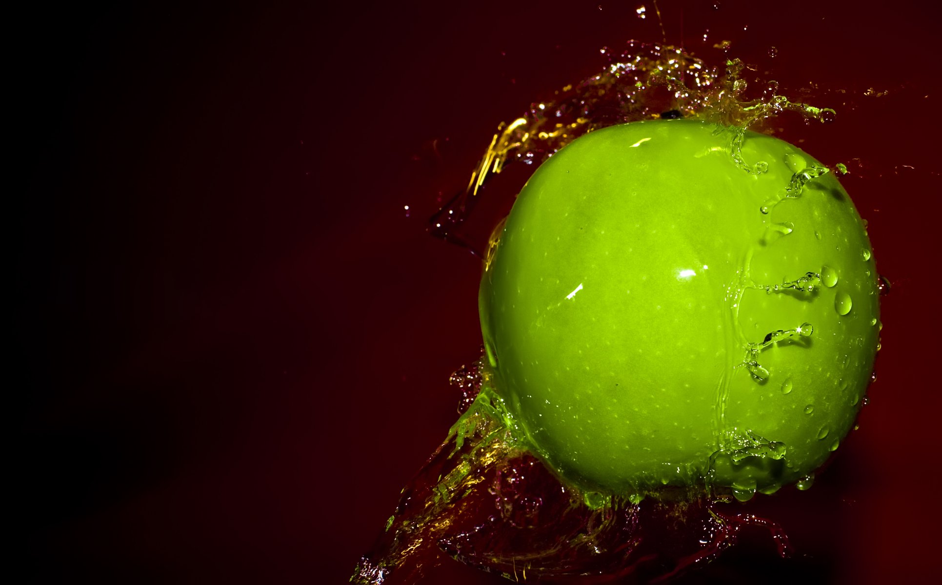 apple green water spray drop