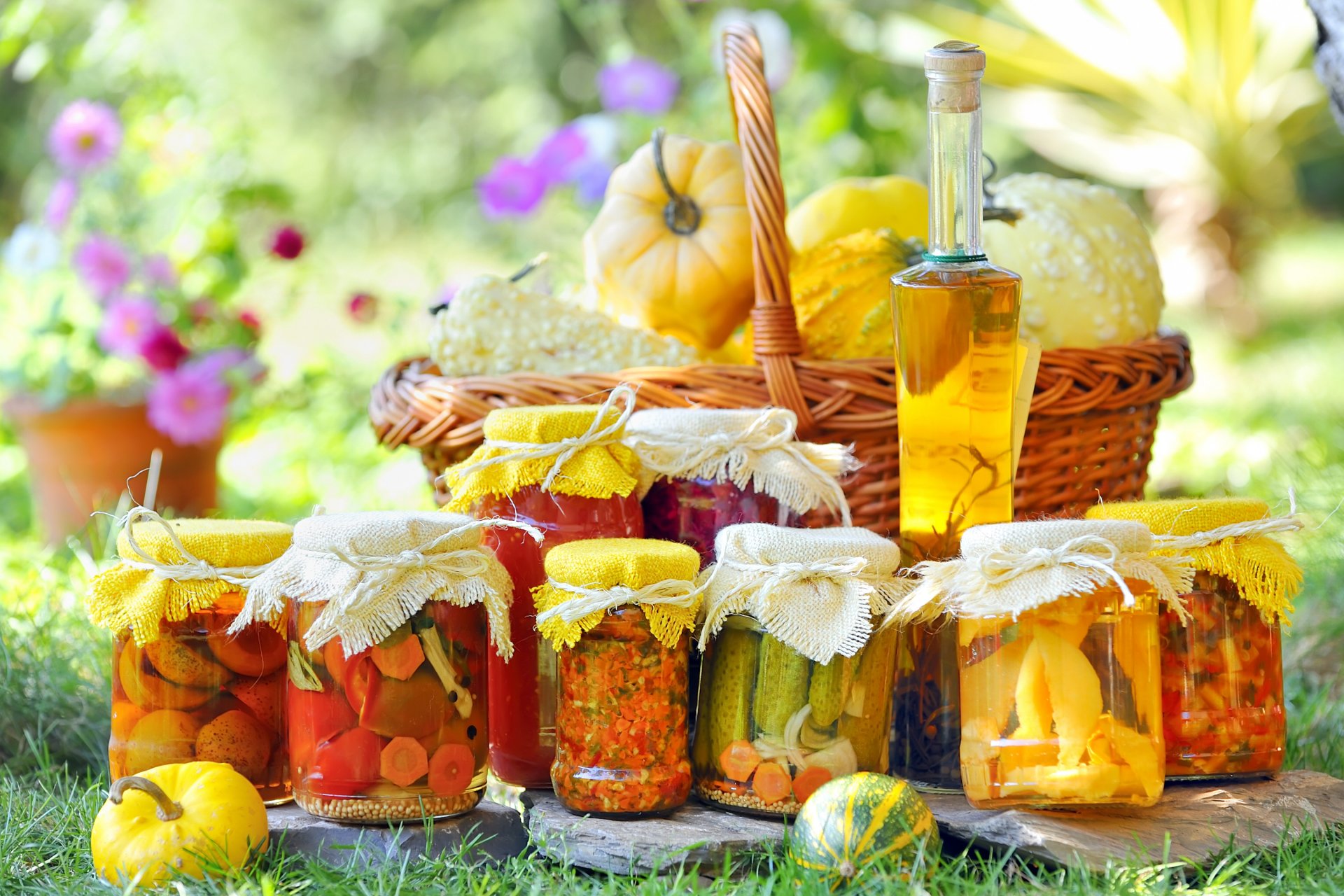 panier pots citrouilles fleurs raznosols concombres tomates lecho bouteille huile