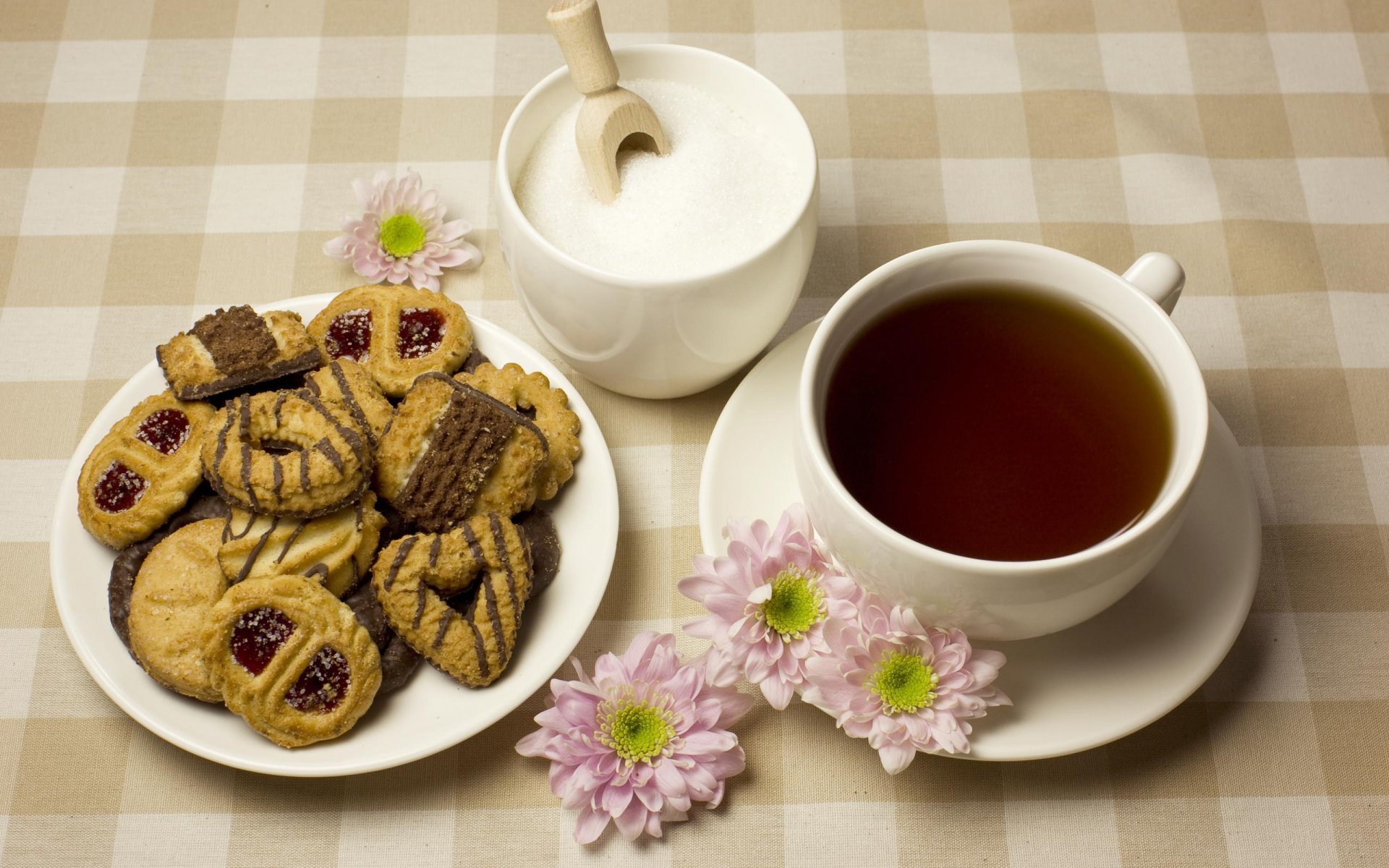 biscotti tè tazza piattino fiori zucchero