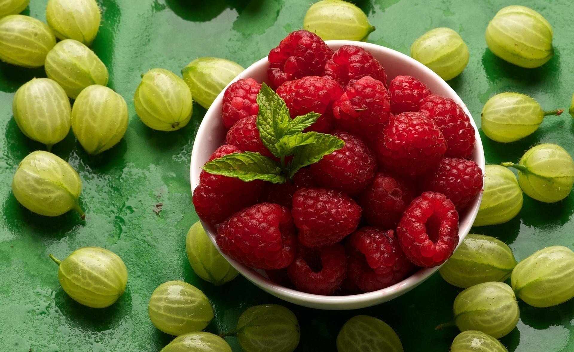 baies framboises groseilles à maquereau rouge vert