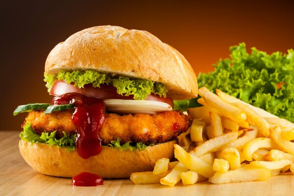 Burger mit saftigem Schnitzel, frischem Gemüse, leckerer Soße und einem Blatt Salat. Pommes frites