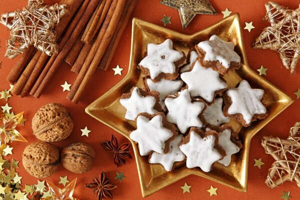 Neujahrsfoto mit Lebkuchen, Nüssen und Gewürzen