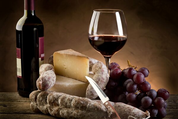 Delizioso vino con formaggio