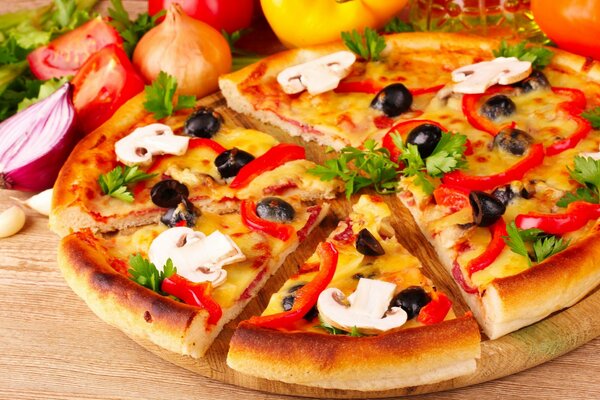 Pizza aux olives et champignons