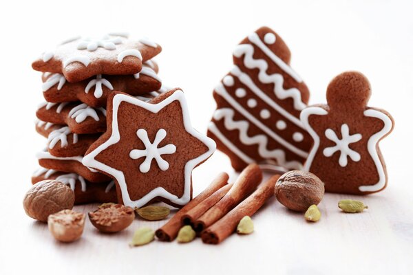 Figurine di biscotti di Capodanno per le vacanze