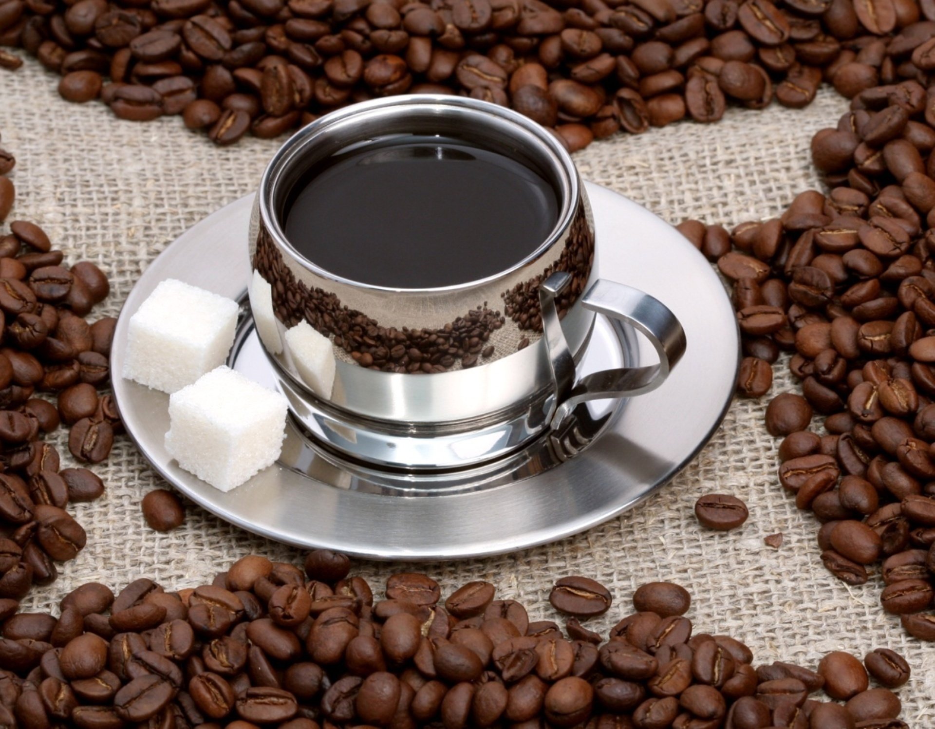 café avec du sucre dans une tasse